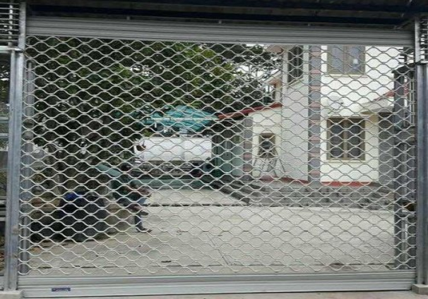 Cửa Cuốn Lưới Mắt Võng Inox Là Gì?